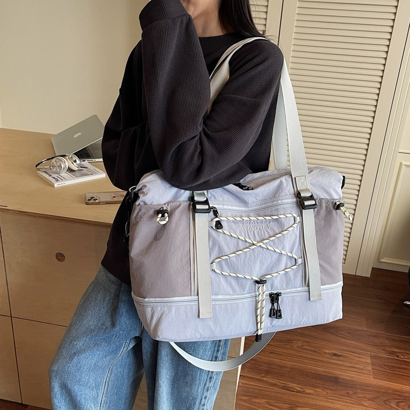New cross-border large-capacity hand-held travel bag, outdoor lightweight casual sports and fitness bag, fashionable Korean-style swimming bag Application Scenario
