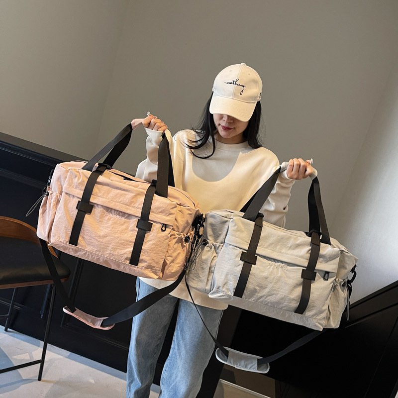 New cross-border large-capacity sports and fitness bag, lightweight and casual single-shoulder yoga bag, business trip hand-carry storage travel bag details Picture