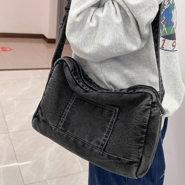 Japanese-style washed denim canvas bag, women's large-capacity crossbody bag, 2024 new style college student casual single-shoulder bag details Picture