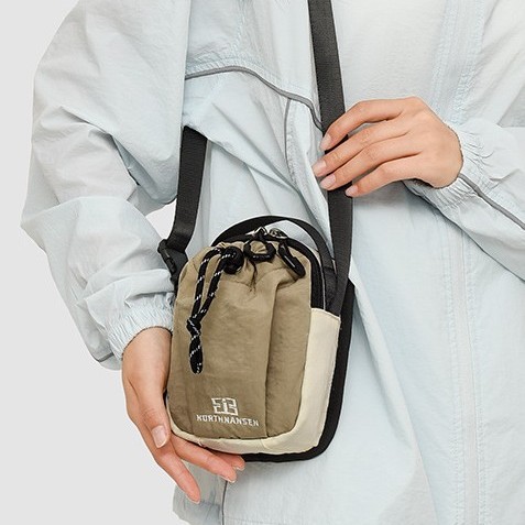 Fashionable new dopamine crossbody bag, lightweight drawstring portable ultra-light outdoor small bag, mini multi-functional casual bag Item Picture
