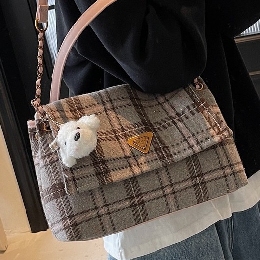 Single-shoulder bag, dirt-resistant checkered tote bag, a trendy and casual autumn and winter style that goes well with all kinds of outfits. Korean-style diamond-shaped checkered crossbody Specification drawing