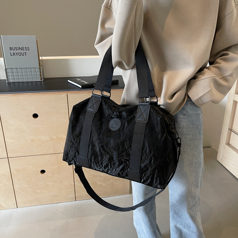 Fashionable and lightweight short-distance travel bag, hand-held and shoulder-loaded sports yoga fitness bag, large-capacity simple and casual luggage bag details Picture