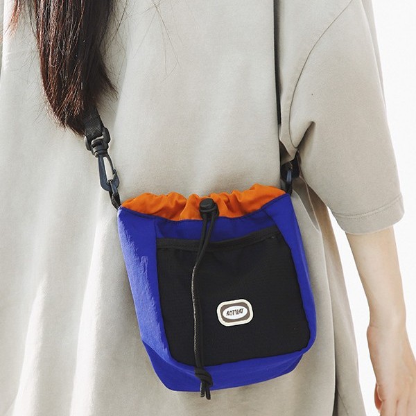 Fashionable and lightweight storage bag, multi-functional single-shoulder backpack, camera bag, drawn-out storage bag, hand-held contrasting color men's and women's crossbody bag full figure