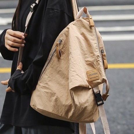 A new Japanese backpack for both men and women, a couple's style, a versatile student schoolbag, a large-capacity backpack, and a folding backpack full figure