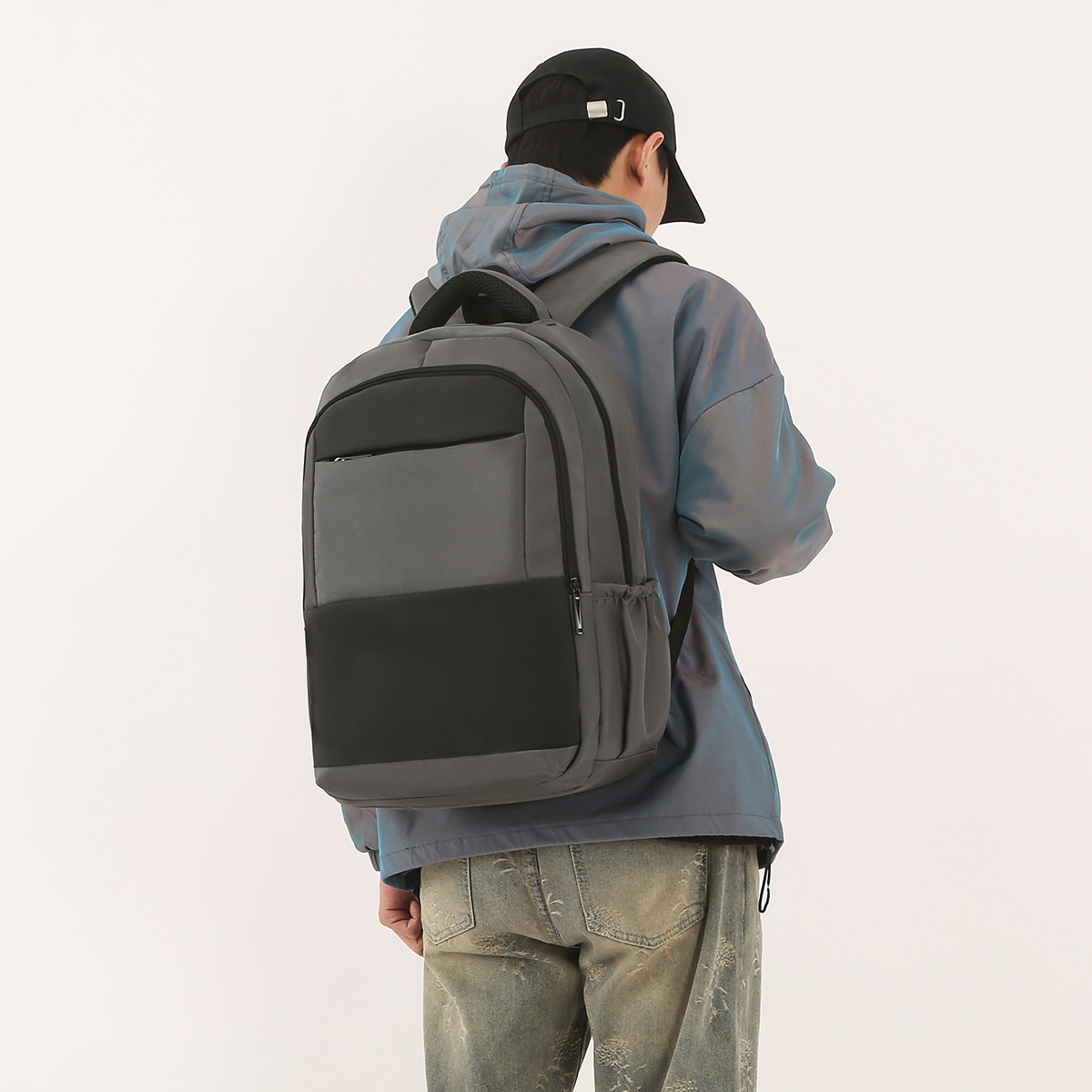 A new fashionable and lightweight business and casual backpack for men, featuring a simple yet large-capacity design for business trips, commuting, and work full figure