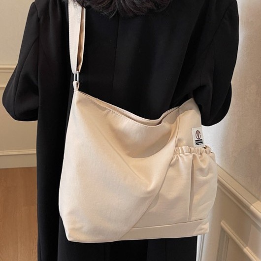A niche design 2025 new dumpling bag, a versatile and fashionable single-shoulder bag for commuting, and a high-end quality crossbody canvas bag Application Scenario