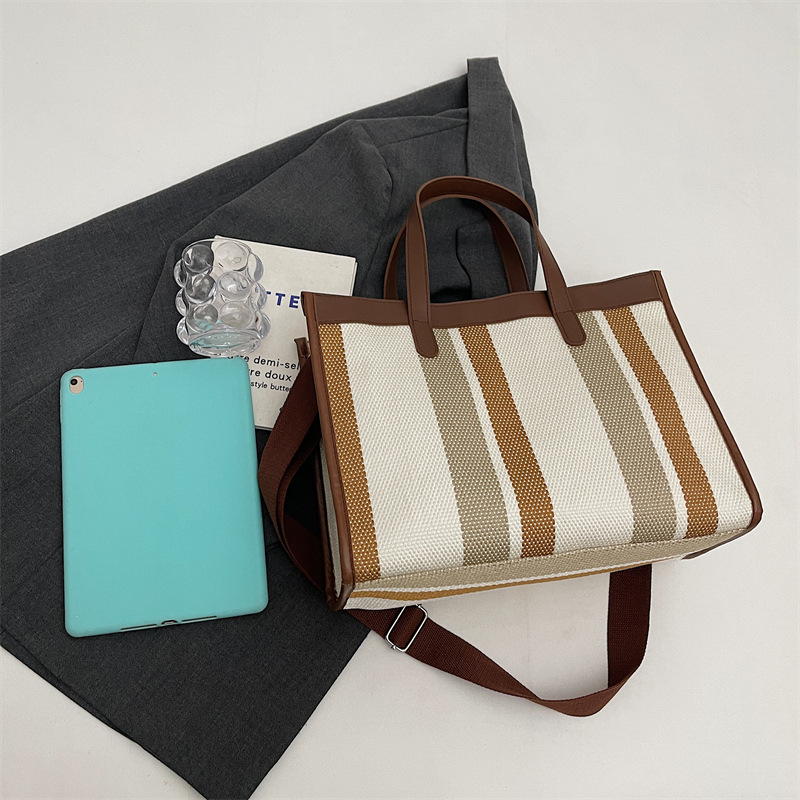Large-capacity commuter bag for women, new autumn/winter 2024 striped canvas bag, casual single-shoulder tote bag, travel handbag Specification drawing