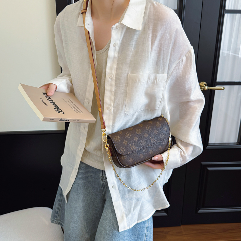 High-end printed bag for women, 2025 new style light luxury retro crossbody small square bag, fashionable chain single-shoulder armpit bag details Picture