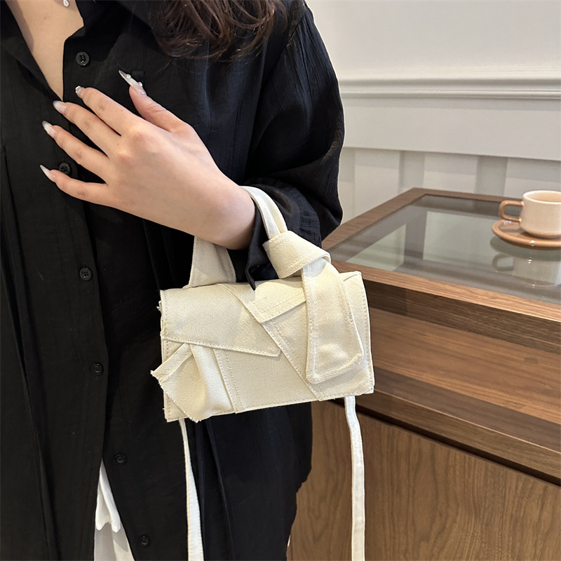 Denim patchwork, personalized and trendy crossbody bag for women, 2024 new commuter hand-held Korean-style casual single-shoulder small square bag, trendy details Picture