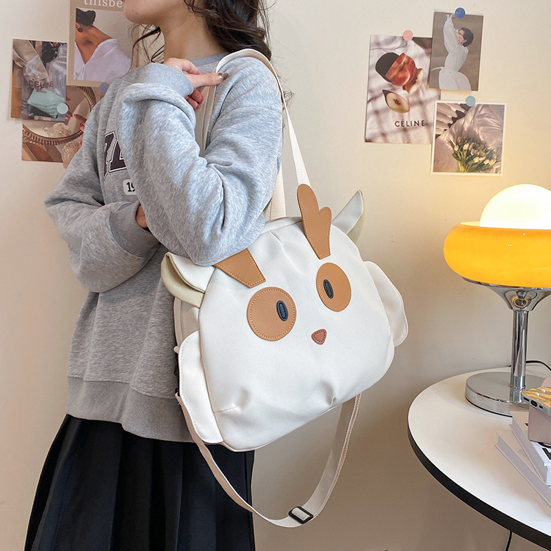 Cartoon large bag, funny cat for girls, large-capacity canvas bag for girls, niche design, single-shoulder crossbody bag for middle school students Application Scenario