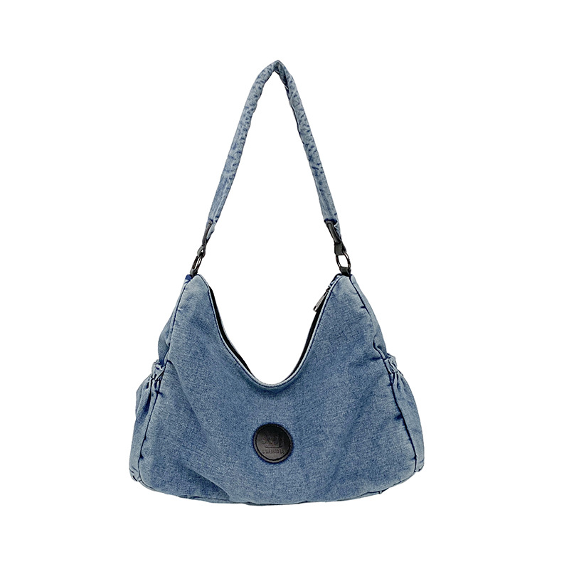 Korean large-capacity casual bag, solid color, gentle texture, single-shoulder bag, new Spring/Summer 2025 versatile tote bag for women Application Scenario