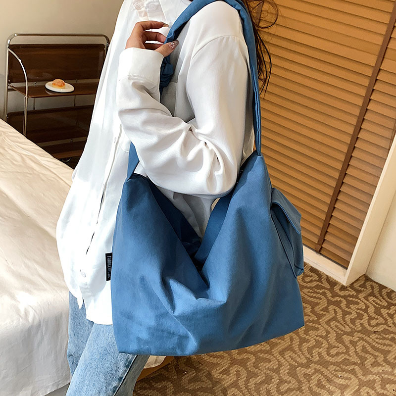 The 2022 new Japanese-style dumpling bag, fashionable and simple single-shoulder bag, artistic nylon fabric crossbody tote bag for women details Picture