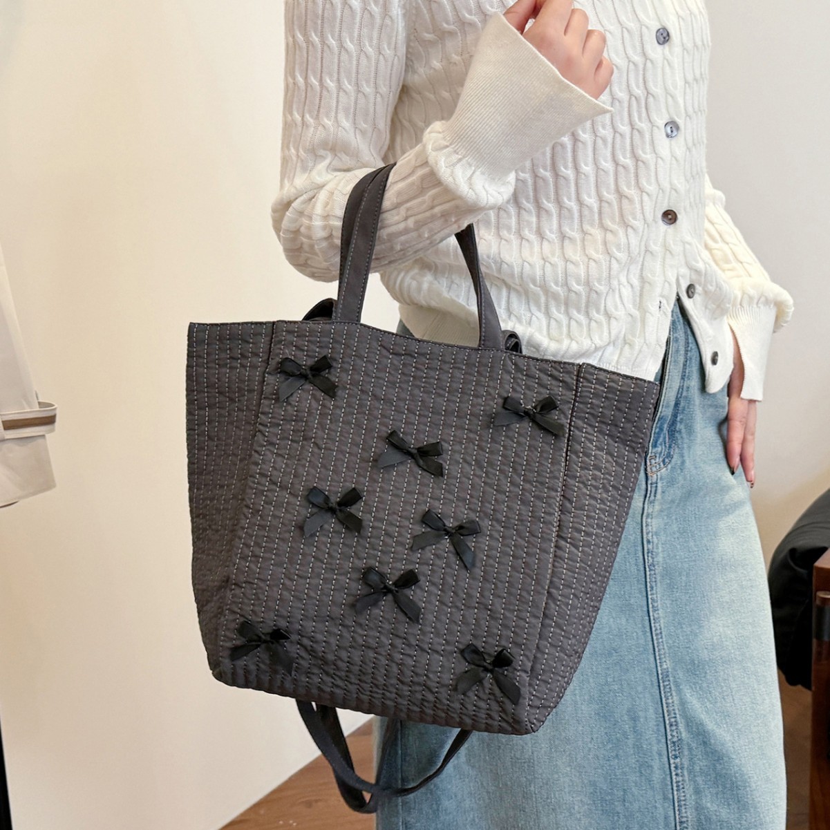 Cute and versatile girl bag 2024 New style bow hand-held shoulder crossbody bag, niche fashion tote bag full figure