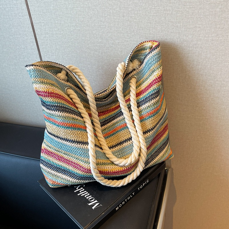 Summer striped straw woven bag for women, 2024 new style, trendy and fashionable, large-capacity commuter shoulder bag, color-blocking tote bag Application Scenario