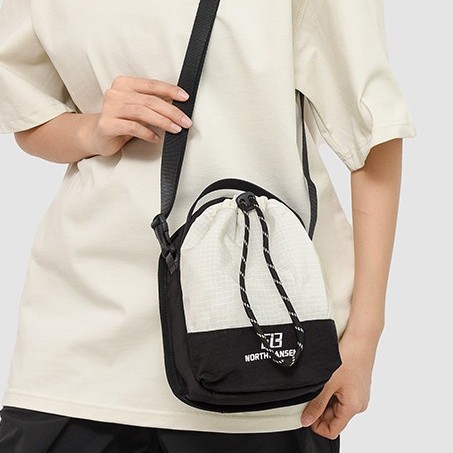 Water Bottle Bag 2025 Korean version solid color single-shoulder bag, multi-functional waterproof lightweight mini bag, casual mobile phone single-shoulder bag details Picture