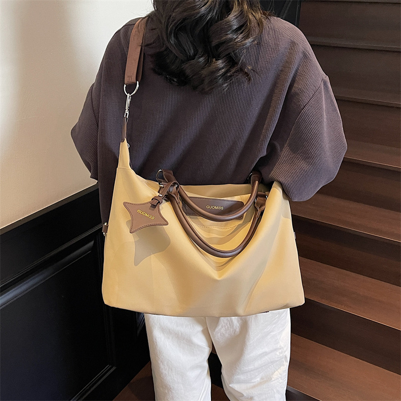 New trendy and fashionable fitness bag for men and women, simple and large-capacity set, handle luggage bag, crossbody carry-on travel storage bag Application Scenario