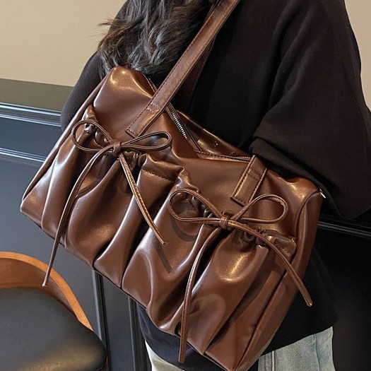 Korean version 2024 new autumn and winter underarm bag with pleated bow, fashionable and versatile shoulder bag with large capacity details Picture