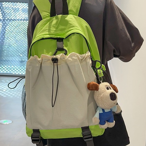 The new autumn and winter color-blocking backpack with a school style and large capacity design is an outdoor sports backpack suitable for both men and women details Picture