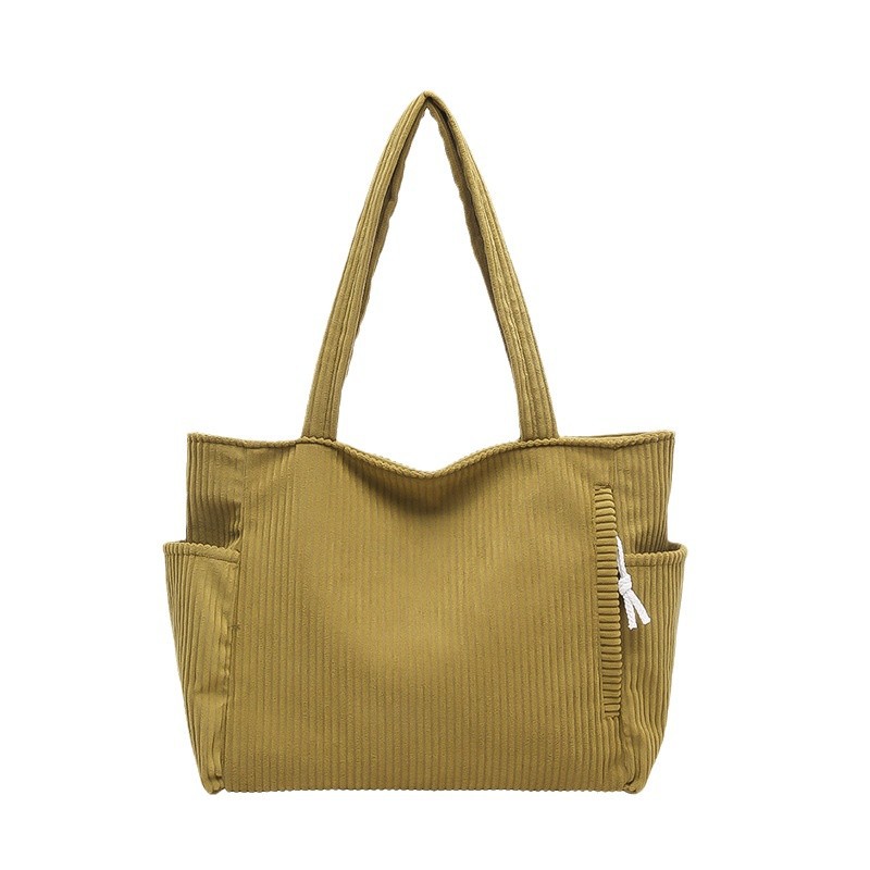 This year, the 2024 autumn and winter new retro and niche design single-shoulder bag with large capacity is in fashion. It's a big bag for students to take classes Item Picture