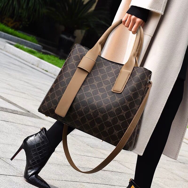 2022 New Women's bag: Large-capacity, stylish and high-end women's bag with a sense of sophistication, hand-held shoulder crossbody bag full figure