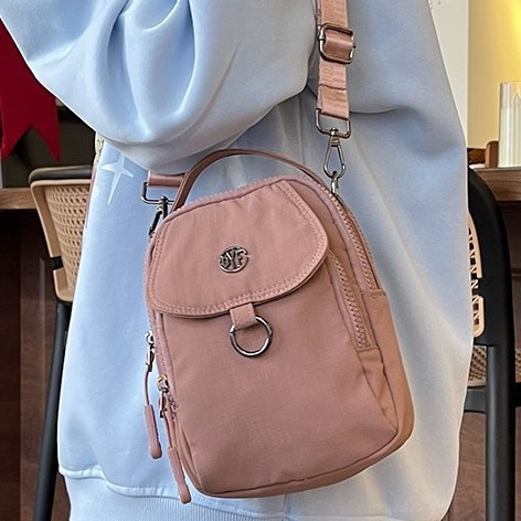 New 2025 solid color casual bag, simple single-shoulder bag, fashionable and trendy handbag, elegant lady's crossbody fabric bag details Picture