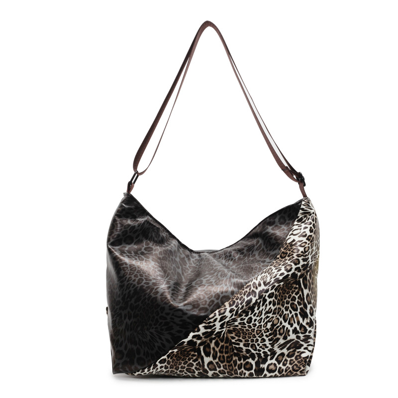 The 2025 new stylish, large-capacity, high-end commuter tote bag for women, a new leopard print contrasting color single-shoulder bag Item Picture
