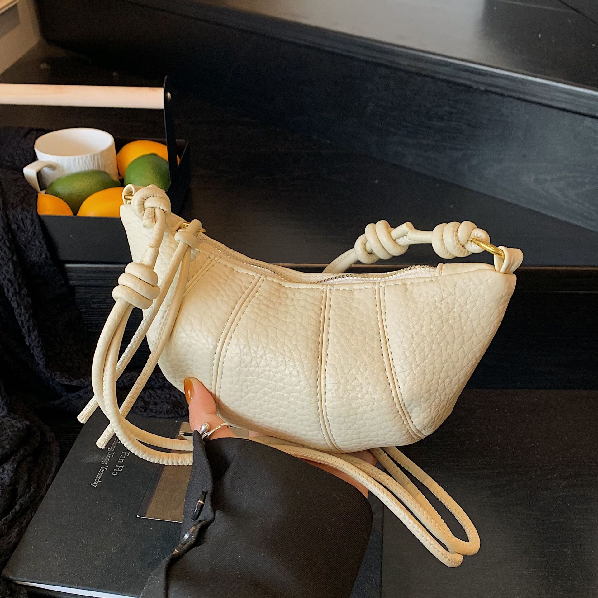 French niche horn bag 2025 new style underarm bag, trendy and fashionable dumpling bag, versatile and simple single-shoulder crossbody bag full figure