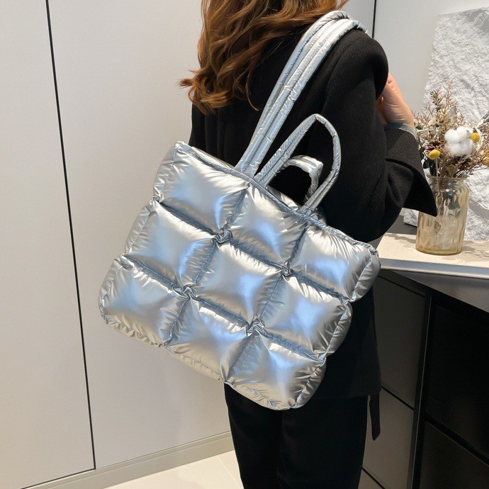 High-end quality bag, large-capacity women's 2024 new fashionable autumn and winter cotton-padded jacket, single-shoulder bag, hand-carry commuter tote bag full figure