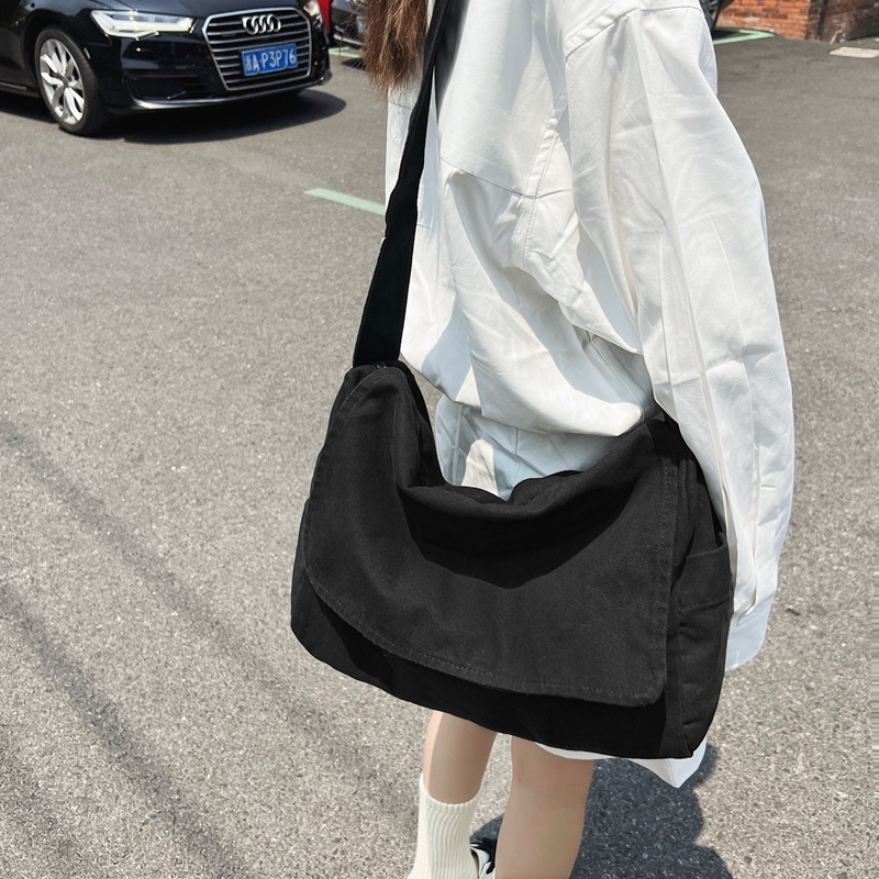 Washed canvas bag, women's laid-back style crossbody bag, women's artistic style college student class bag, casual single-shoulder postman bag details Picture
