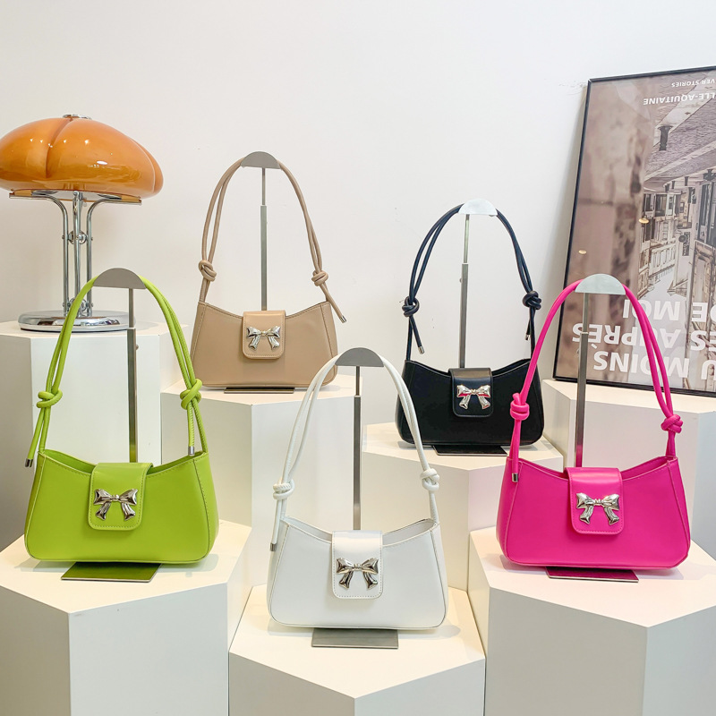 High-quality butterfly single-shoulder bag for women 2024 autumn new crossbody bag, fashionable, versatile and simple hand-held underarm bag Application Scenario