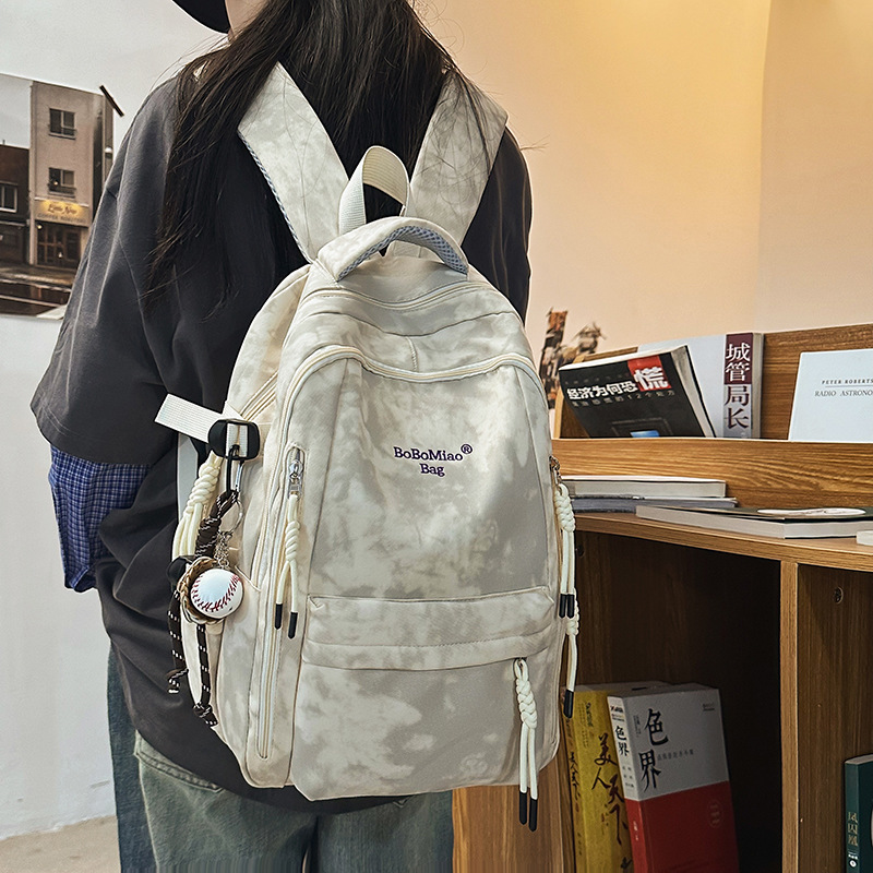 Schoolbag for junior high school girls: Versatile, stylish, durable, large capacity, high appearance level. New backpack for boys: dirt-resistant Application Scenario