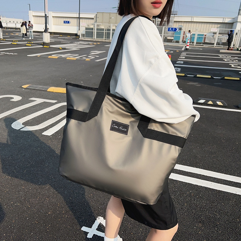 2025 New small-sized fitness bag for men and women, large-capacity simple leather film storage bag, outdoor sports and leisure handbag details Picture