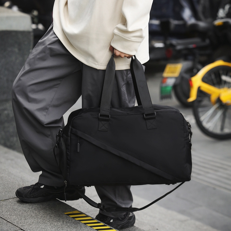 New sports and fitness bags for both men and women, dry-wet separated short-distance travel bags, lightweight and large-capacity carry-on luggage bags Application Scenario