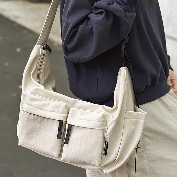 Dumpling Bag for both men and women, simple and sporty style, waterproof nylon fabric, large-capacity casual single-shoulder tote bag full figure