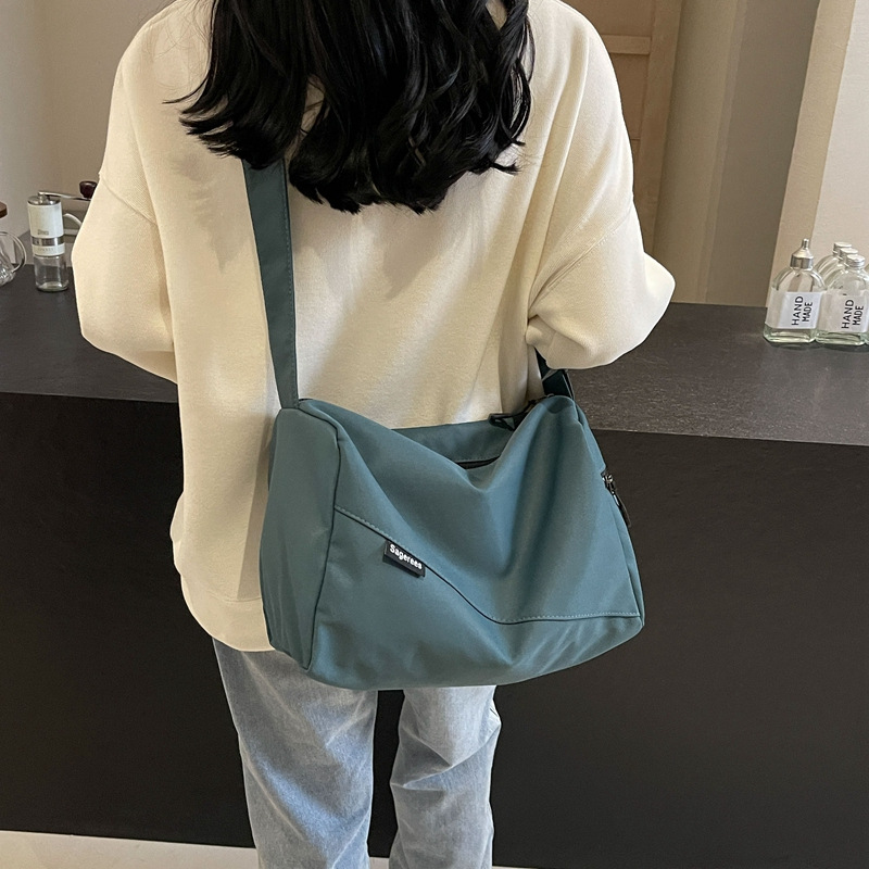 New casual large-capacity sports bag, fashionable and trendy travel single-shoulder crossbody bag, lightweight commuting storage bag for going out Specification drawing