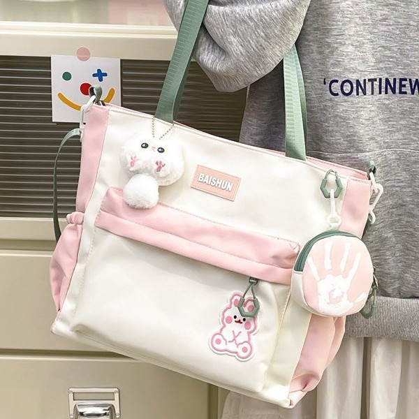 Cute little cat crossbody bag for girls, new fresh and clean bag for junior and senior high school classes and commuting, large-capacity single-shoulder bag full figure