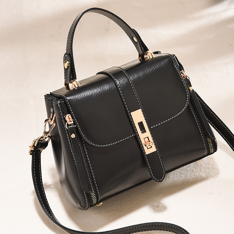 The 2022 new trendy summer fashion oil wax leather square bag for ladies, large capacity, retro single-shoulder crossbody bag full figure