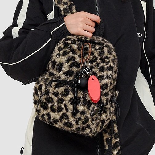 The new 2024 autumn/winter fashion leopard print small backpack with plush design, a retro and trendy sweet and cool small bag Application Scenario