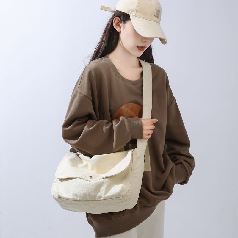 Japanese-style casual canvas bags, crossbody bags for men and women, retro and simple single-shoulder bags, student backpacks, class bags, men's crossbody bags Application Scenario