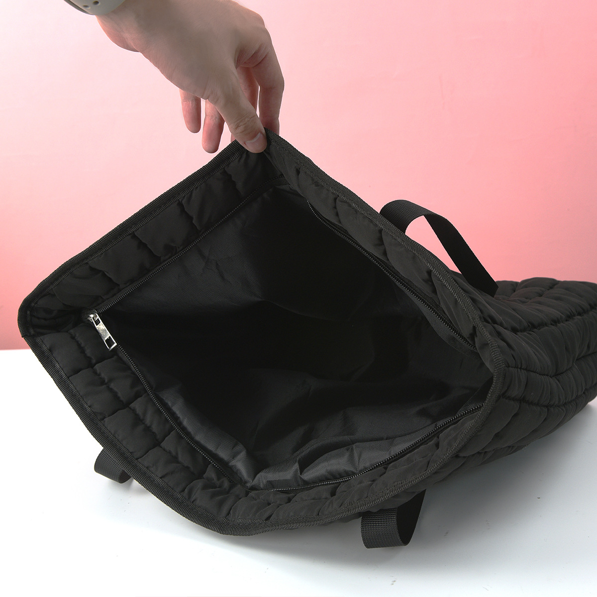 Trendy and fashionable cotton-padded bag 2024 new style women's bag, versatile for commuting, underarm single-shoulder bag, large-capacity hand-held tote bag Application Scenario