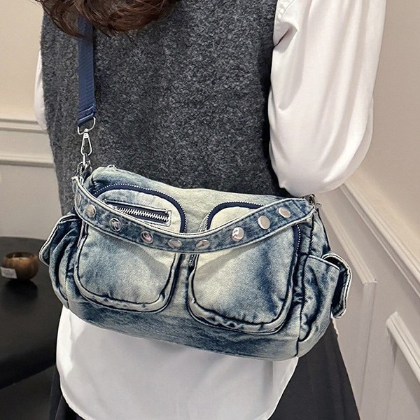A fashionable new large-capacity export denim distressed style multi-shoulder crossbody bag, a versatile and casual bag for girls Application Scenario