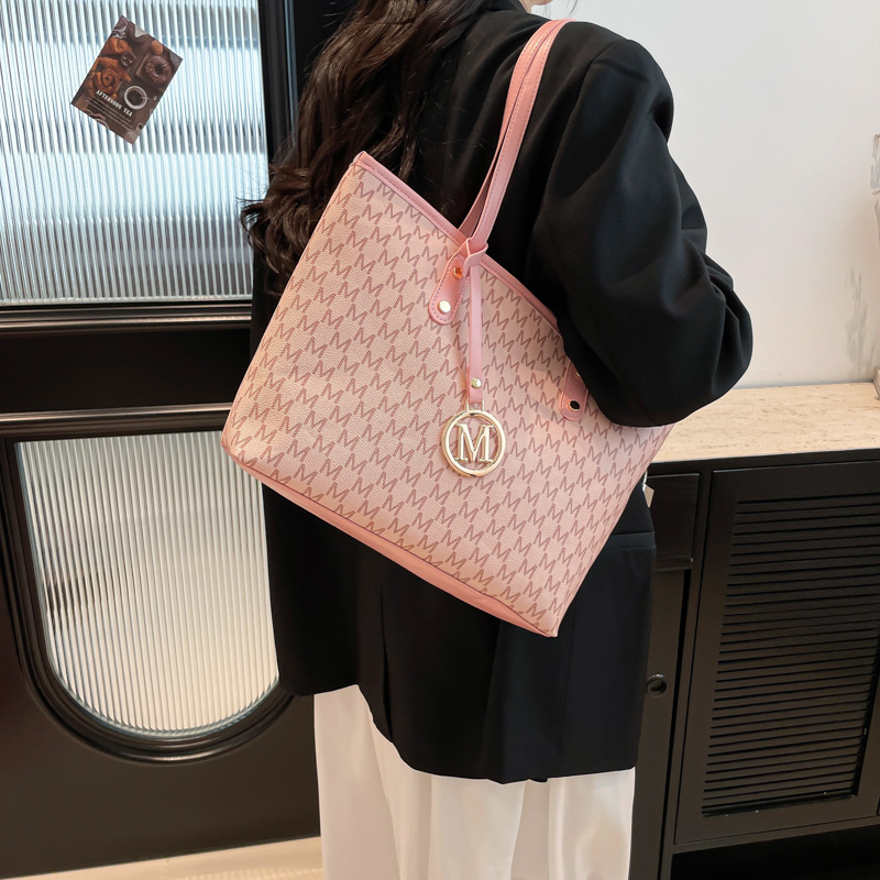 Fashionable and high-end bag for women, 2025 new versatile casual tote bag, commuting stylish handbag, shoulder bag details Picture