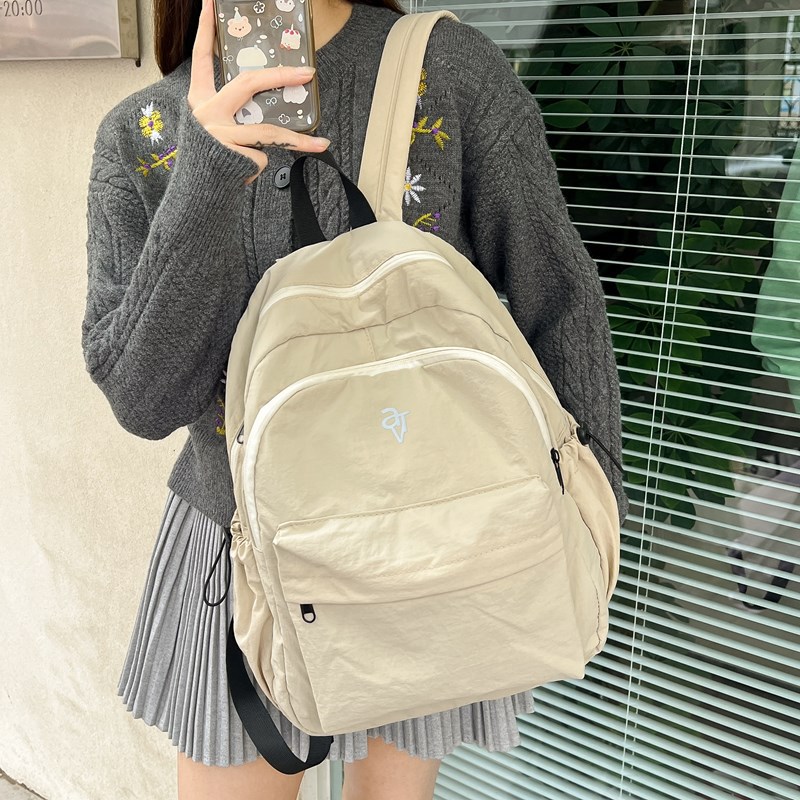 2024 New female ins large-capacity, fashionable solid color, simple and versatile schoolbag, a travel backpack for junior and senior high school students details Picture