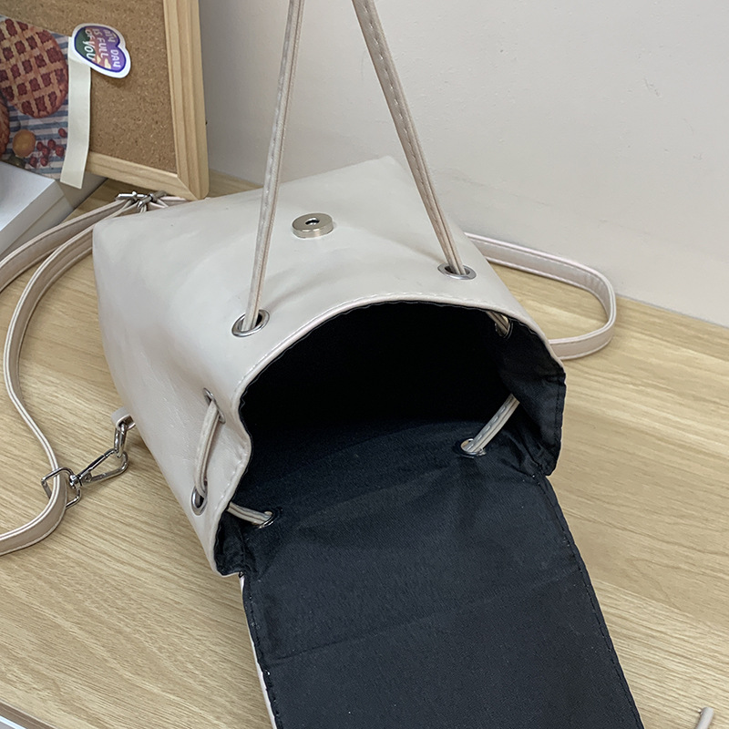 A niche design ballet-style strappy backpack for women, a new 2024 trendy bow commuter mini backpack Application Scenario