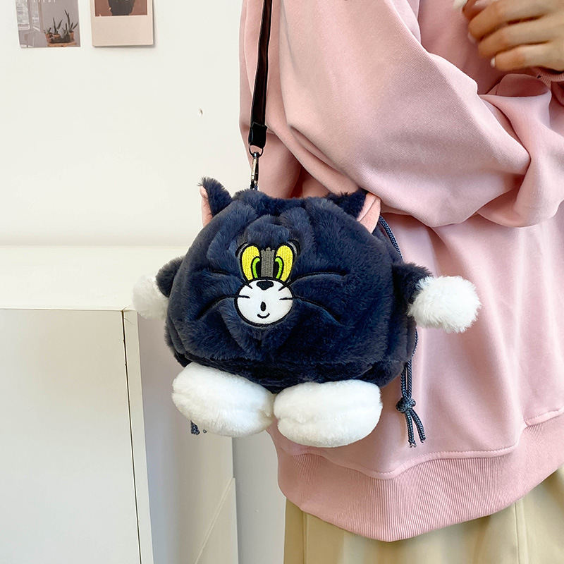 New cartoon plush bag, girlish crossbody bag, claw machine doll exchange for cat personality drawstring mouse single-shoulder bag Application Scenario