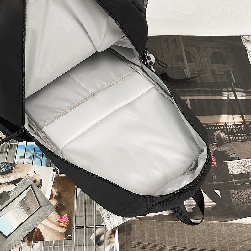 New trendy brand backpacks for men, large-capacity outdoor lightweight travel backpacks, versatile schoolbags for junior high school, senior high school and college students, and for women Application Scenario