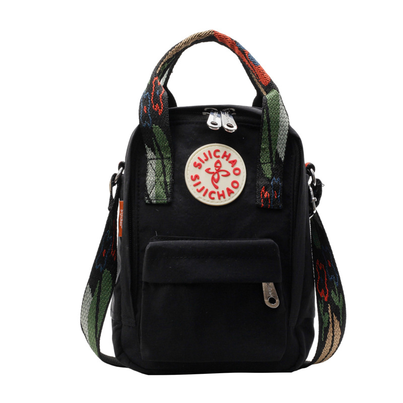 This is an Instagram-style campus casual small shoulder bag with a high level of appearance. It is a portable and lightweight single-shoulder bag with a girlish design Item Picture