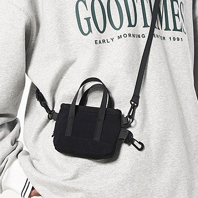Solid color Mi Ni simple crossbody bag for women, 2025 new style stylish and individual single-shoulder bag, trendy and casual pendant bag details Picture