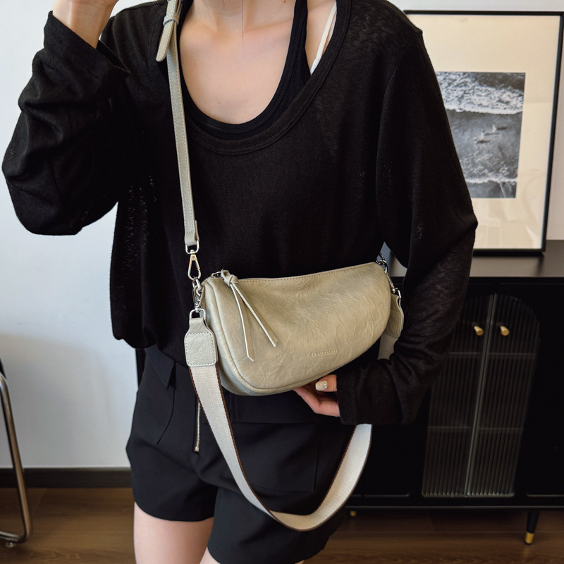 Korean retro casual single-shoulder handbag for women, new summer 2025, simple and versatile, niche crossbody saddle bag details Picture