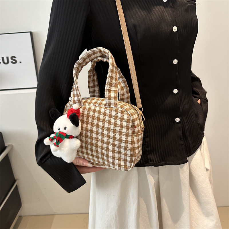 A trendy, stylish and fresh checkered 2024 new Korean-style stylish single-shoulder, crossbody and hand-carry small square bag for women details Picture